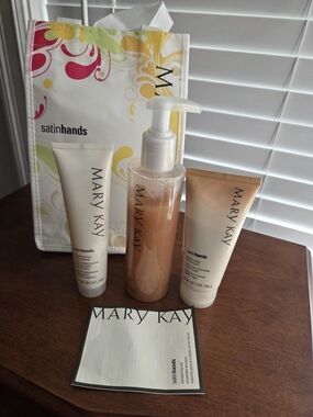 Mary Kay SatinHands Full Size Set in Vanilla